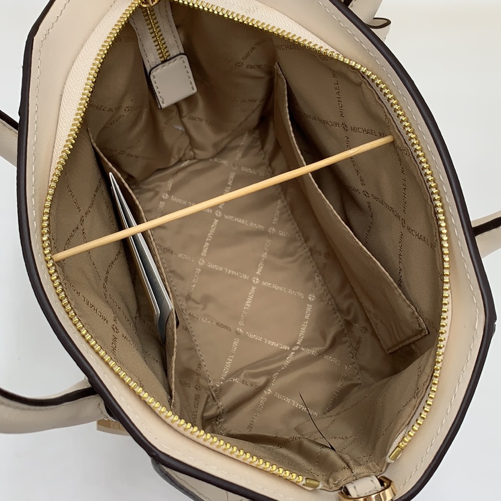 MICHAEL KORS
Avril Small Leather Top-Zip Satchel LIGHT CREAM COLOR - Picture 12 of 13